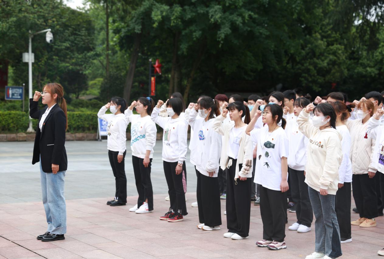 说明: 708E6D421F85FDECE3EF7B8622607BB8