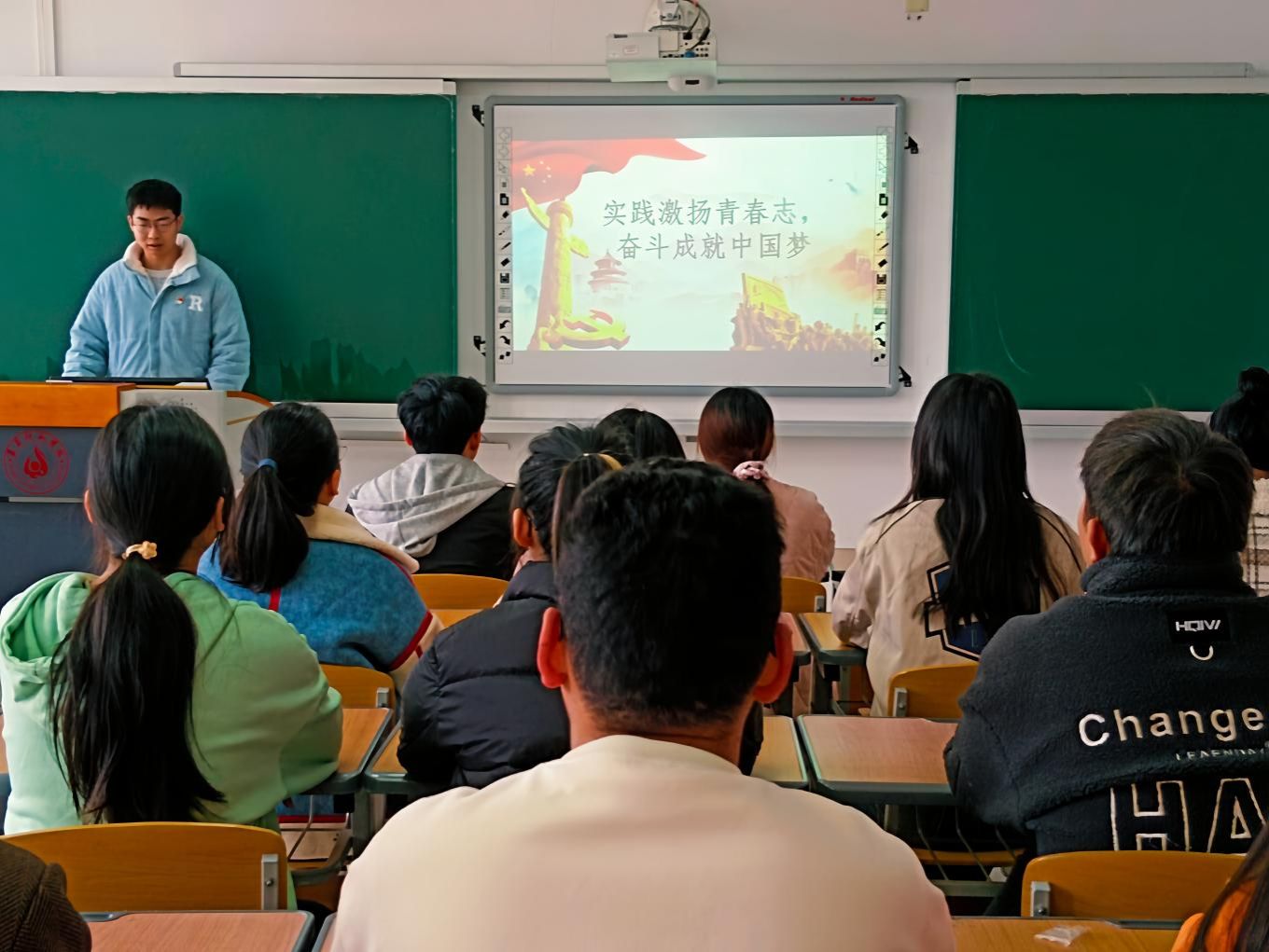 杨磊落同志讲