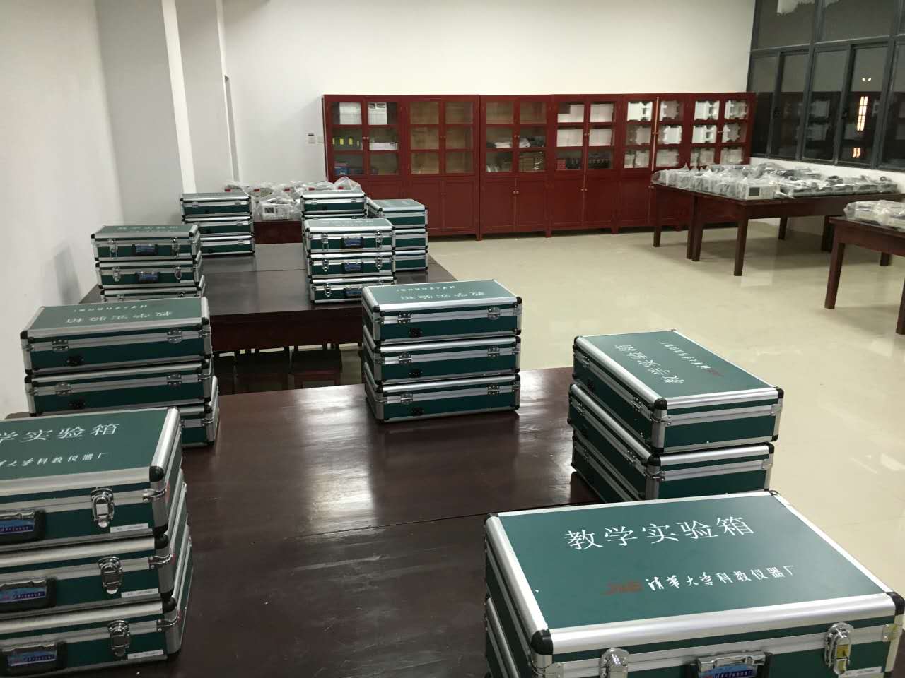 学科专业--实验中心 模拟电路实验室.jpg