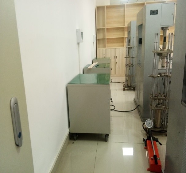 图2 实验配件柜.jpg