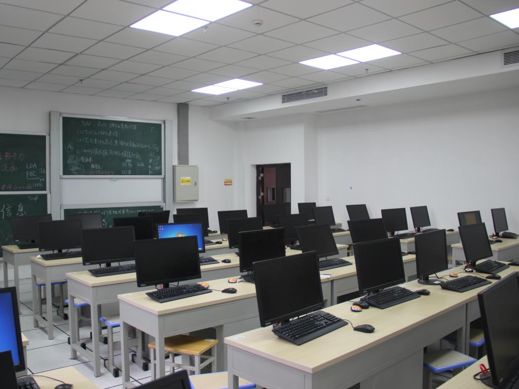 现代教育技术实训室